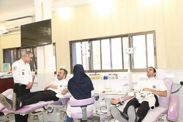 کارکنان اورژانس 115 قزوین خون خود را اهدا کردند