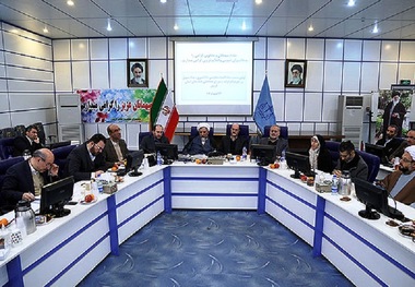 رونق تولید با روش پول‌ پاشی میسر نمی شود