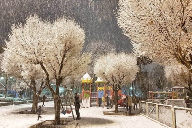 برف و باران در راه اصفهان