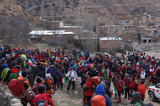 بیش از هزار کوهنورد در همایش کوهپیمایی آزادشهر شرکت کردند