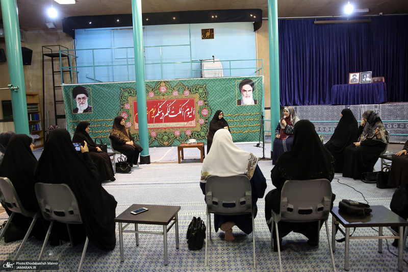 دیدار جمعی از خواهران نخبه عراقی با دکتر فاطمه طباطبایی در جماران