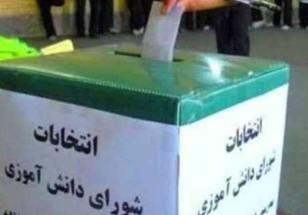 دانش آموزان یزدی در پای صندوق های اخذ رای حاضر شدند
