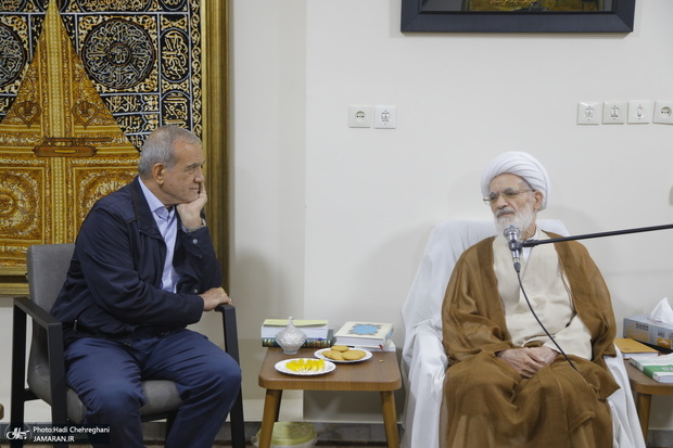 پیام آیت‌الله بیات زنجانی به پزشکیان پس از پیروزی در انتخابات: دعا می‌کنم خداوند معدود ستیزه جویان با شما را اصلاح کند و مدارا با دختران و زنان را هموار و گره حصر عزیزانمان را بگشاید