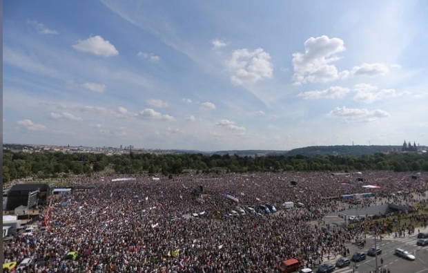  بزرگترین تظاهرات در جمهوری چک علیه نخست وزیر اختلاسگر+عکس