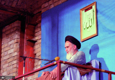 ریل جماران/ پاسخ امام به وطن فروشان فراری