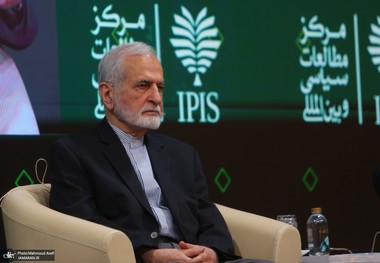 کمال خرازی: صدور انقلاب، نباید با روش‌های اشتباه صورت می‌گرفت؛ اشتباهات قبلی در این زمینه، باعث شد برخی از همسایگان از ما بترسند/ نتوانستیم با دانش سیاسی خودمان نوع حکمرانی را تئوریزه کنیم؛ این باعث بروز مشکلات زیادی حتی در صحنه داخلی شده است