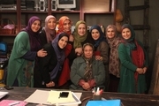 عکسی از دورهمی بازیگران زن در پشت صحنه سریال عید نوروز