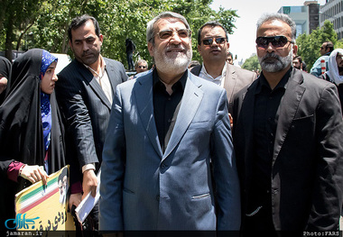 بازدید وزیر کشور از روستای زلزله‌زده 