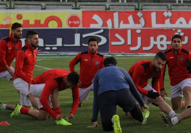 شارژ مالی بازیکنان نساجی قبل از بازی مقابل پرسپولیس
