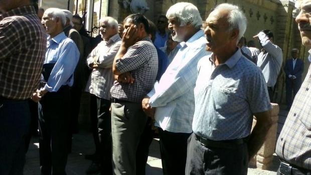 معلمان بازنشسته یزد  دریافت مطالبات خود را خواستار شدند