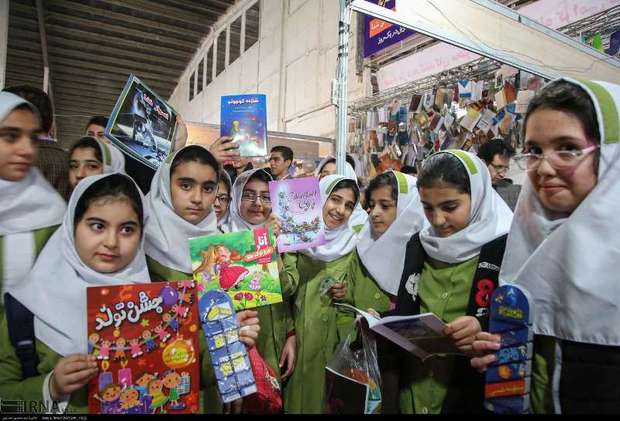 مردم 12 میلیارد ریال کتاب از نمایشگاه کردستان خریدند