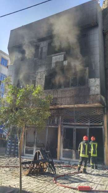 مهار آتش سوزی کارگاه مبلمان سازی در مشهد