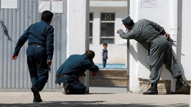 حمله انتحاری به مسجد شیعیان در کابل ۱۶ کشته برجای گذاشته است