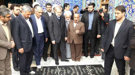رئیس مجلس شورای اسلامی به مقام شهدای سمنان در امامزاده یحیی(ع) ادای احترام کرد