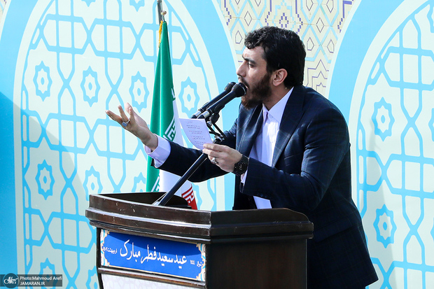 خمینی مگر با که جز ما جلو رفت؟ در این نیل مانند موسی جلو رفت/ عصای خمینی که اعجازها داشت چه بود؟ او مگر غیر مردم که را داشت؟