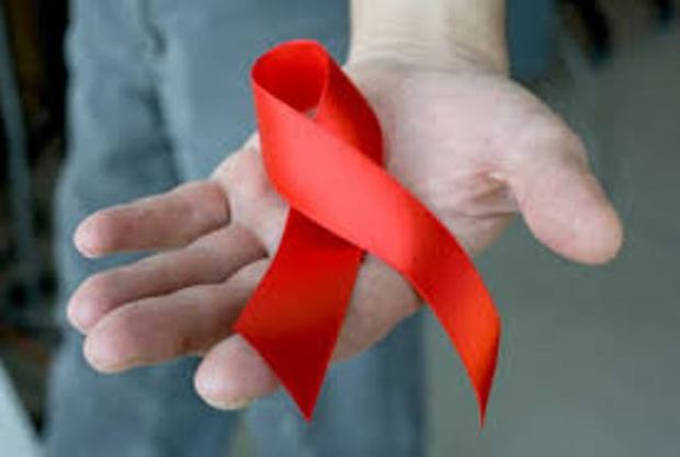 یک کارشناس: والدین مبتلا به ایدز می توانند فرزند سالم به دنیال بیاورند