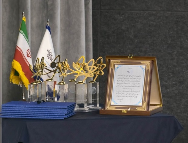 جایزه ترویج علم به یکی از پایه گذاران خانه ریاضیات اصفهان تعلق گرفت