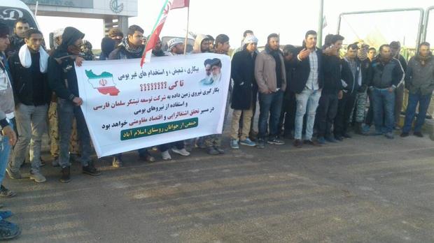 اعتراض جمعی از جوانان شهرستان کارون به نحوه استخدام ها در نیشکر سلمان فارسی