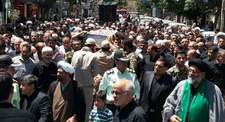 پیکر شهید مدافع حرم در ورامین تشییع و به خاک سپرده شد