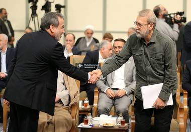 شیخ عطار، دیپلمات پیشین: پرونده هسته‌ای از 2 روز پیش در اختیار لاریجانی قرار گرفت / شهادت می‌دهم ظریف سعی می‌کرد در برجام عجله نکند اما دائماً به ایشان فشار می‌آوردند که عجله کن/ حرف‌های احمدی‌نژاد طرف مقابل را جری‌تر کرد