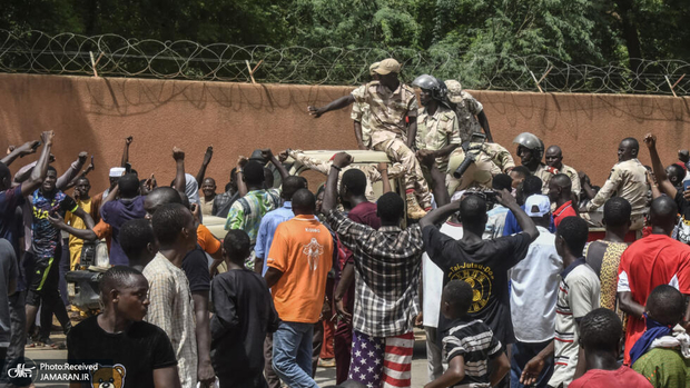چرا فرانسه در بن بست نیجر گرفتار شد؟ کودتا در کشور آفریقایی چه ضرری برای دولت مکرون دارد؟