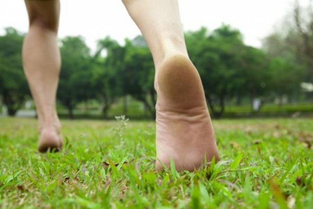 اسرار سلامتی پیاده‌روی با پای برهنه