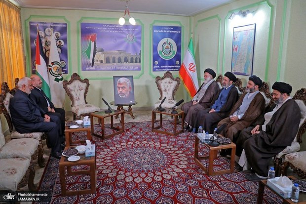 دیدار فرزندان رهبر انقلاب از دفتر مقاومت فلسطین در تهران/ تشریح کمک‌های مردم ایران برای حمایت از مقاومت/ عصر آمریکا تمام شده است/ ابلاغ سلام رزمندگان فلسطین در غزه به رهبر انقلاب - گزارش تصویری