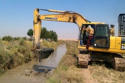 آغاز لایروبی نهرهای آبیاری و زهکشی شاوور در خوزستان