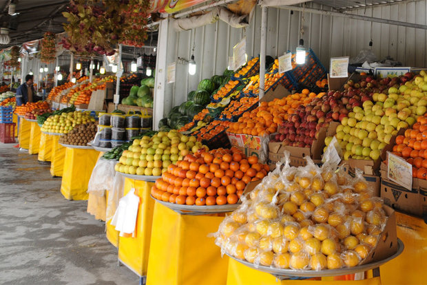 کاهش 20 الی 30 درصدی قیمت میوه شب عید در ارومیه