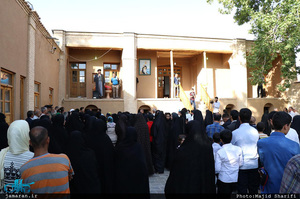 حضور کاروان زیر سایه خورشید در بیت تاریخی امام(س) در خمین