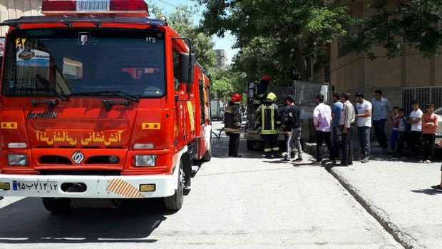 خودرو پیکان وانت در مشهد آتش گرفت