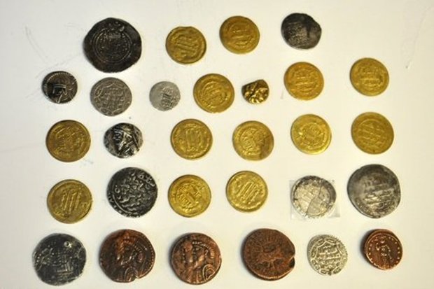 38 عدد سکه تاریخی در بناب کشف شد