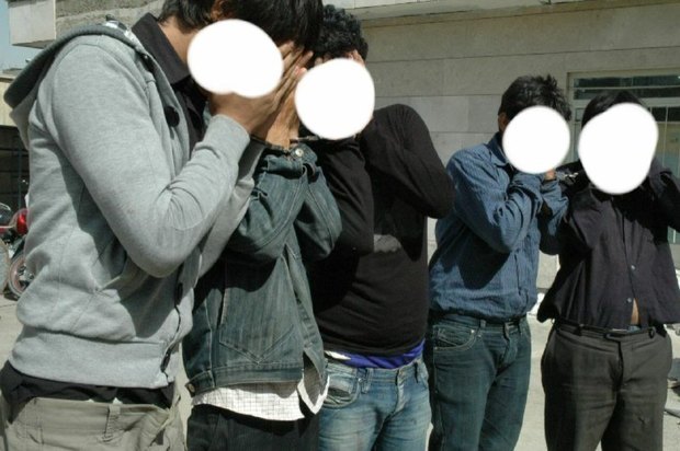 پنج تن از اراذل و اوباش در مشهد دستگیر شدند