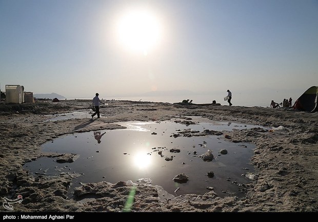 ۶۰ درصد از سطح دریاچه ارومیه در تابستان خشک می‌شود