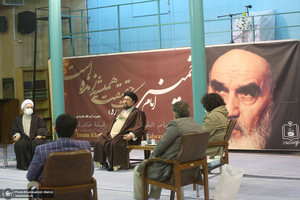 دیدار جمعی از محققان تاریخ انقلاب اسلامی با سیدحسن خمینی