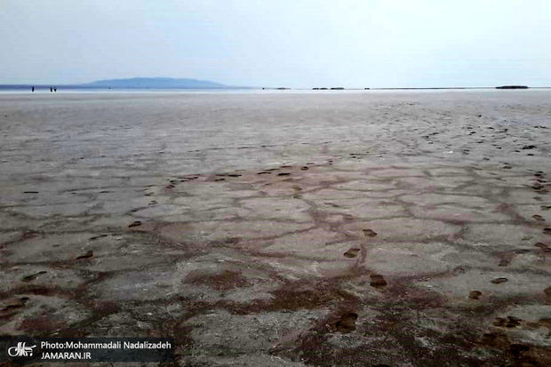 هشدار محیط زیست قم در خصوص تبدیل شدن دریاچه نمک به کانون ریزگرد