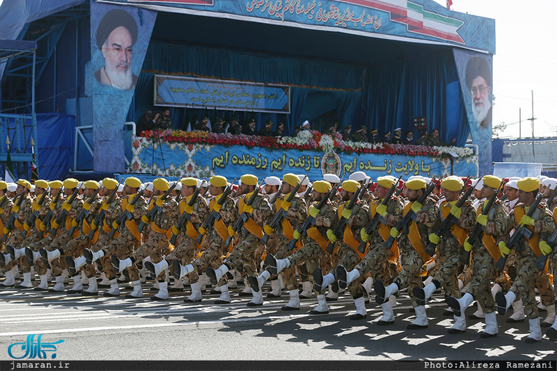 مراسم رژه روز ارتش در جوار حرم مطهر امام خمینی(س)