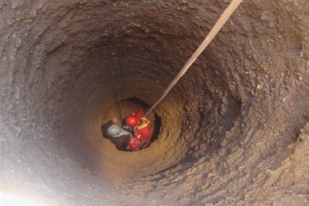 کارگر گرفتار از عمق چاه 23 متری نجات یافت