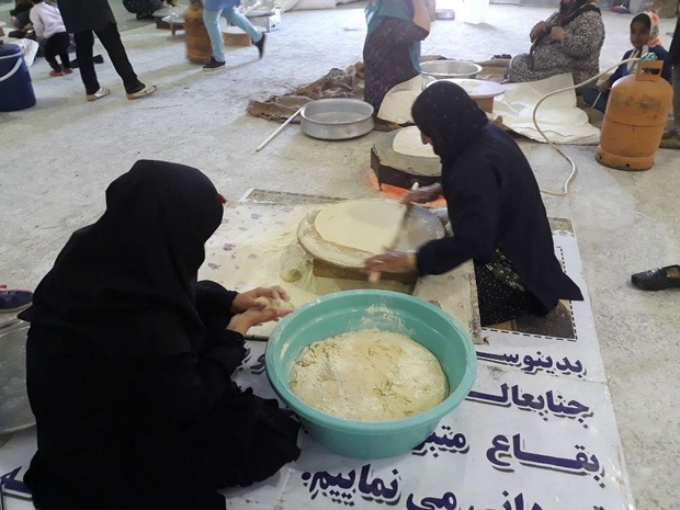 روستاییان دهدز 6 هزار قرص نان برای سیل زدگان ارسال کردند