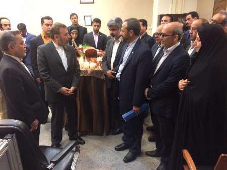 بازدید وزیر ارتباطات و فناوری اطلاعات از شعبه کشیک پست بانک در یزد