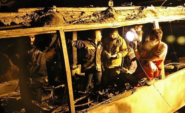 تحویل 7 جسد حادثه اتوبوس سنندج به خانواده‌هایشان