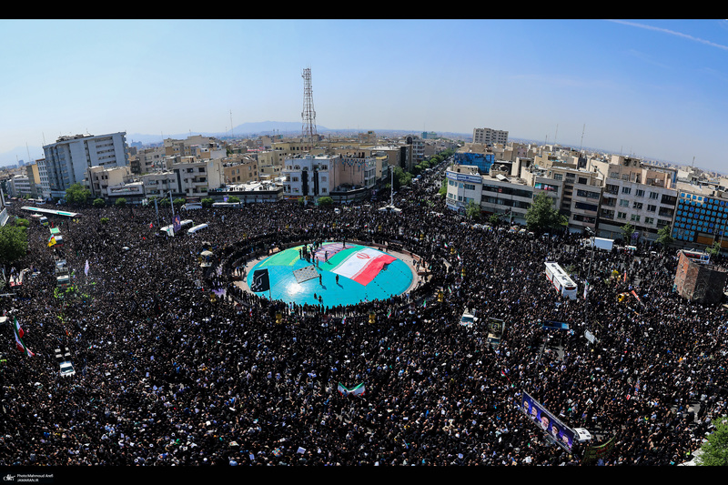 تشییع باشکوه پیکر رئیس جمهوری و یارانش در تهران