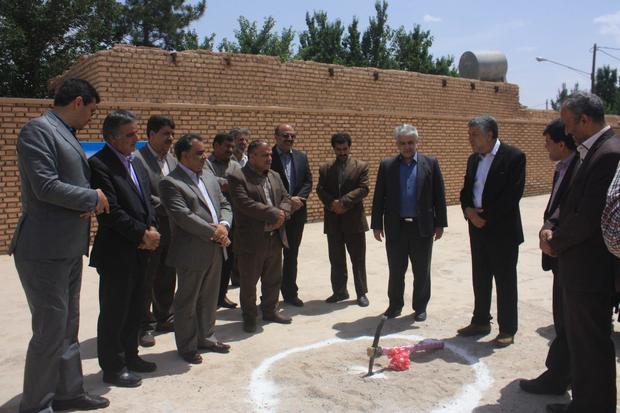 ساخت یک مدرسه خیری در شهرستان مهریز آغاز شد