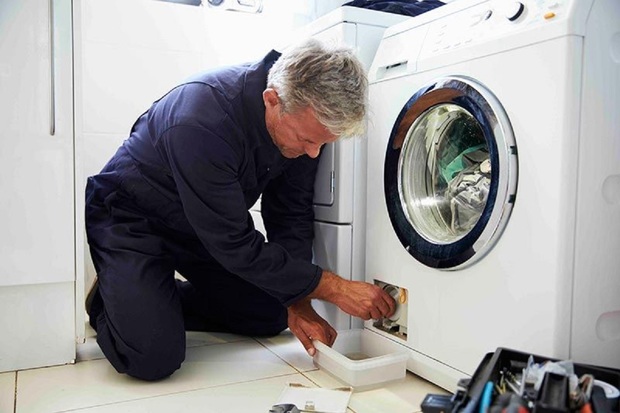 چگونه ماشین لباسشویی بوش که تخلیه نمی کند را تعمیر کنیم؟