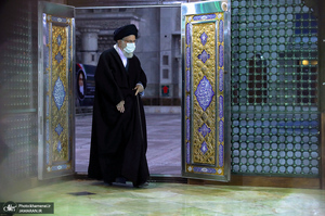 حضور  رهبر معظم انقلاب در حرم مطهر امام خمینی(س)