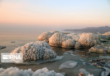 برداشت ۱۵ هزار تن نمک از بستر دریاچه ارومیه
