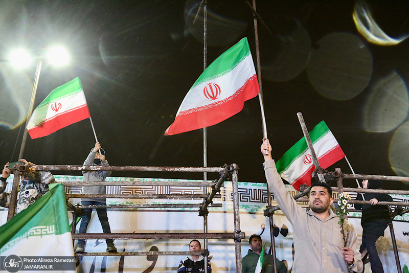 اجتماع مردمى در ميدان انقلاب