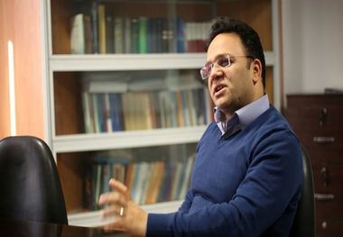 رحمان قهرمان‌پور، پژوهشگر روابط بین‌الملل: ترامپ بدون تهدید نظامی مذاکره با ایران را بی‌فایده می‌داند/ روسیه می‌خواهد مذاکرات را به خود گره بزند/ چین به دنبال ثبات است/ تصمیمات ترامپ محصول تعامل شخصیت فردی و فشارهای محیطی است