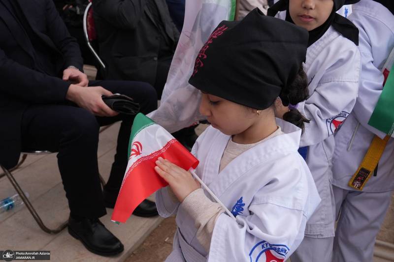 حضور وزیر ورزش در قطعه ۴۲ بهشت زهرا (س)