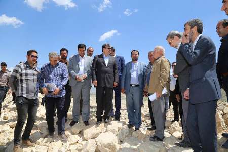 استاندار قزوین از چند طرح کشاورزی و راهسازی در شهرستان آوج بازدید کرد